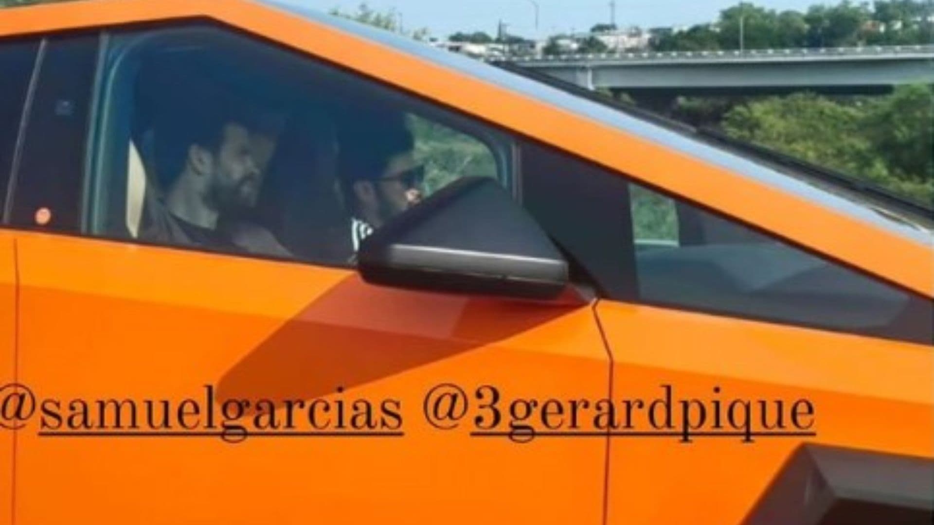 ¿Bros? Gerard Piqué Llega a Monterrey y Pasea en Auto de Samuel García
