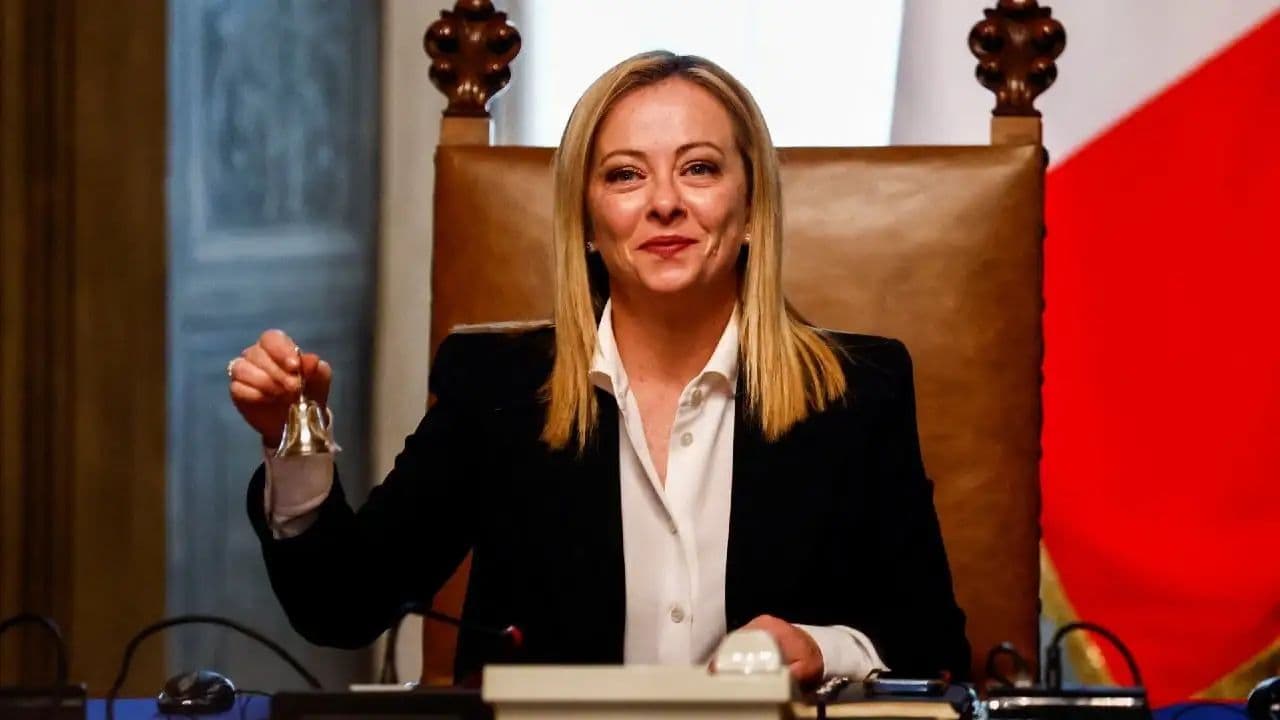 Giorgia Meloni, Primera Mujer en Dirigir Italia, Asume Oficialmente su Cargo