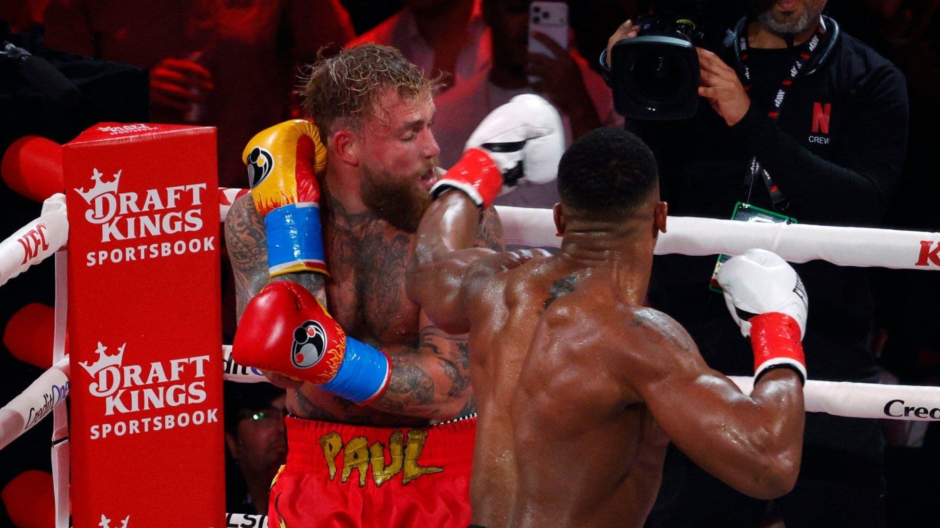Anthony Joshua Desbarata el Mito de Jake Paul: Lo Derrota con Potente Nocaut en el Sexto Round