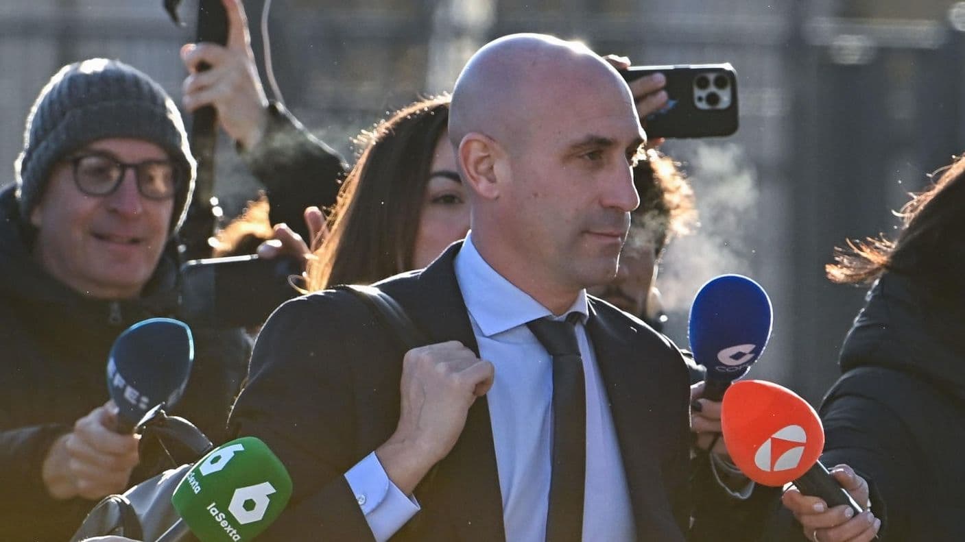 Piden Absolución para Luis Rubiales por Beso sin Consentimiento a Jenni Hermoso