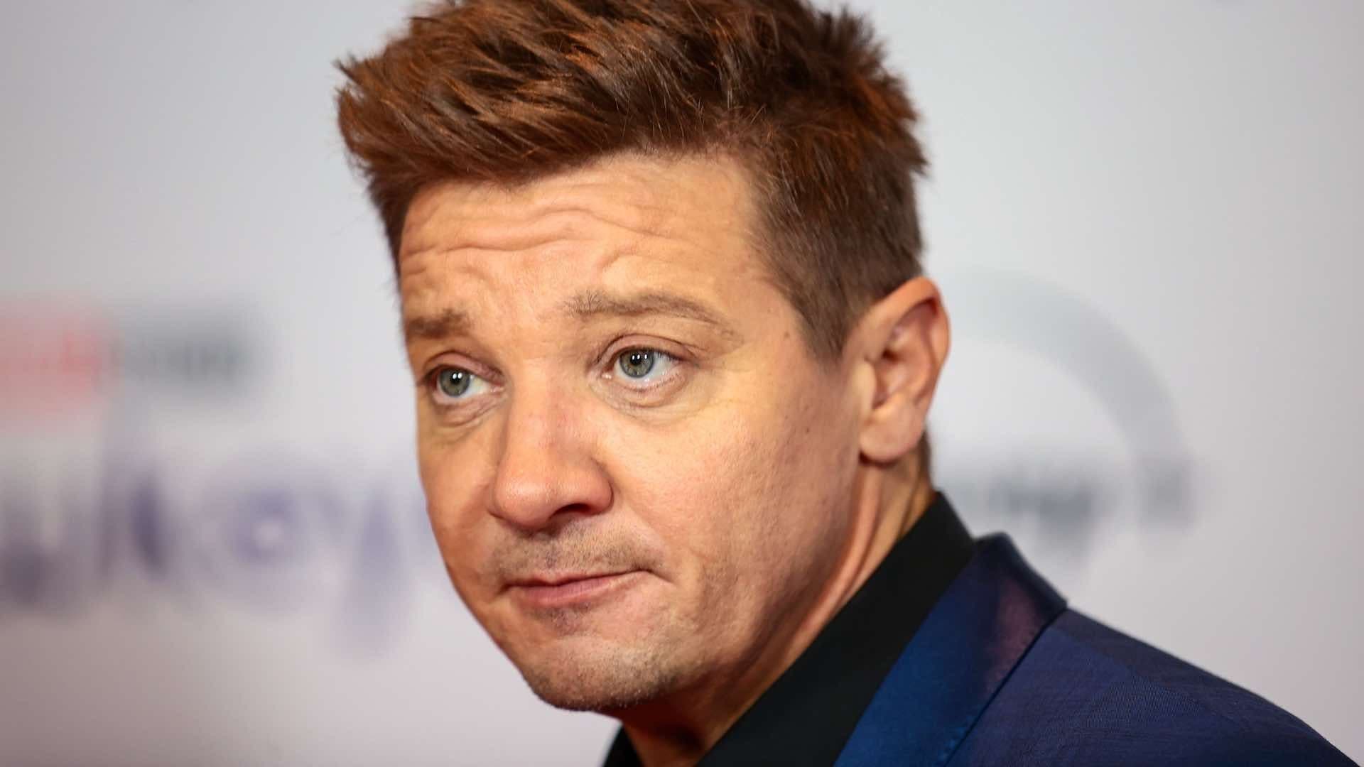 Jeremy Renner ha Vuelto a Caminar tras su Grave Accidente