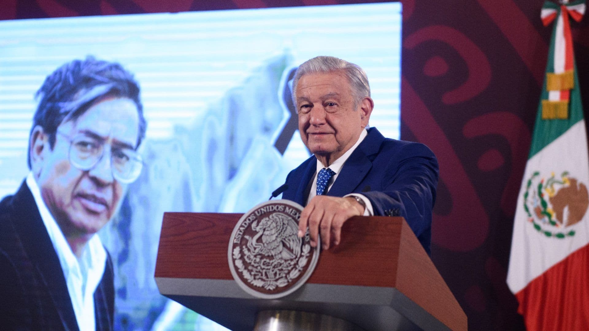 AMLO Lamenta la Muerte de José Agustín, ‘Gran Escritor Mexicano’