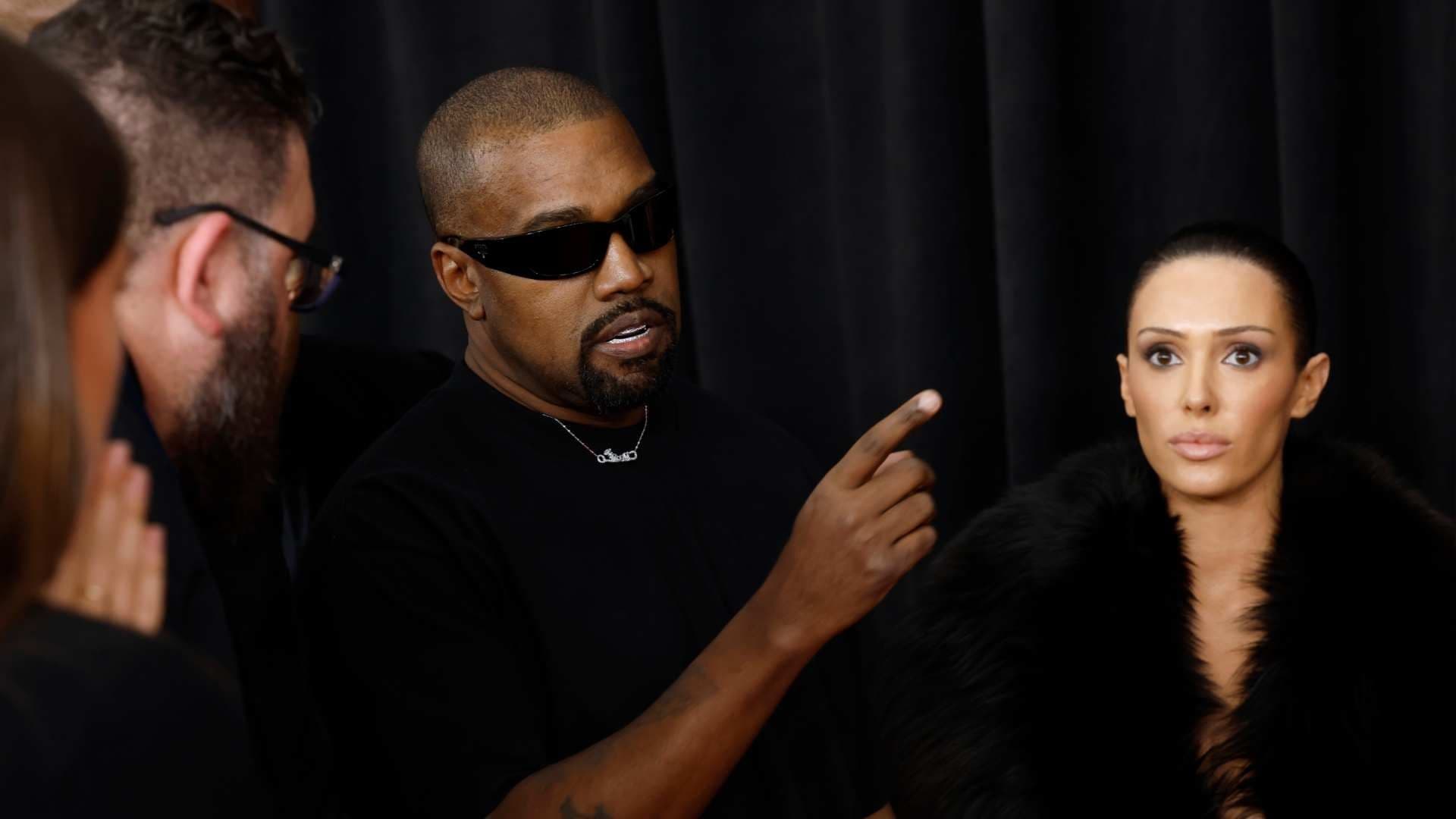 Kanye West Publica un Anuncio en el Periódico para Disculparse por Comentarios Ofensivos