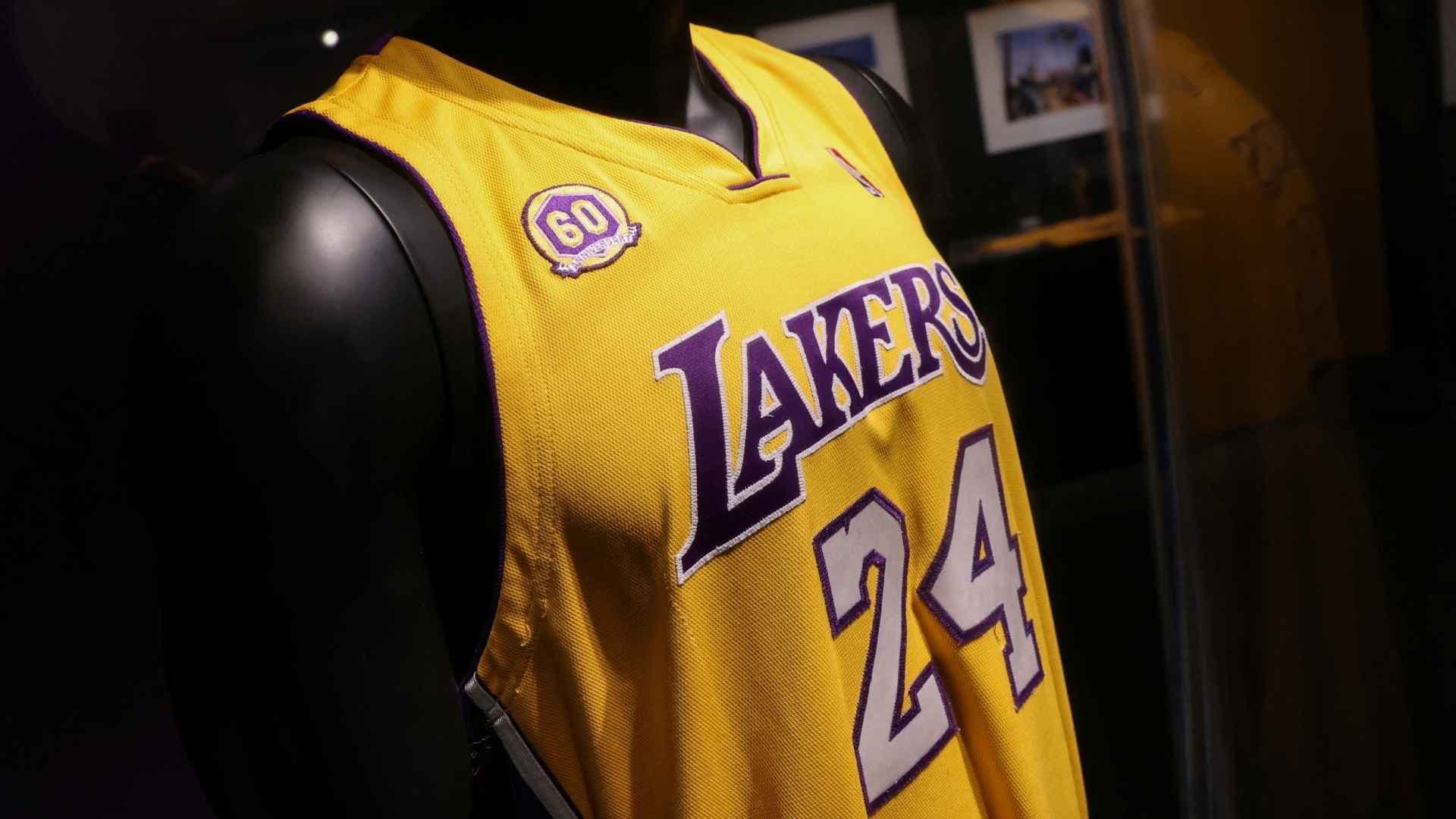 Subastan en 5.8 Millones de Dólares Jersey de Kobe Bryant