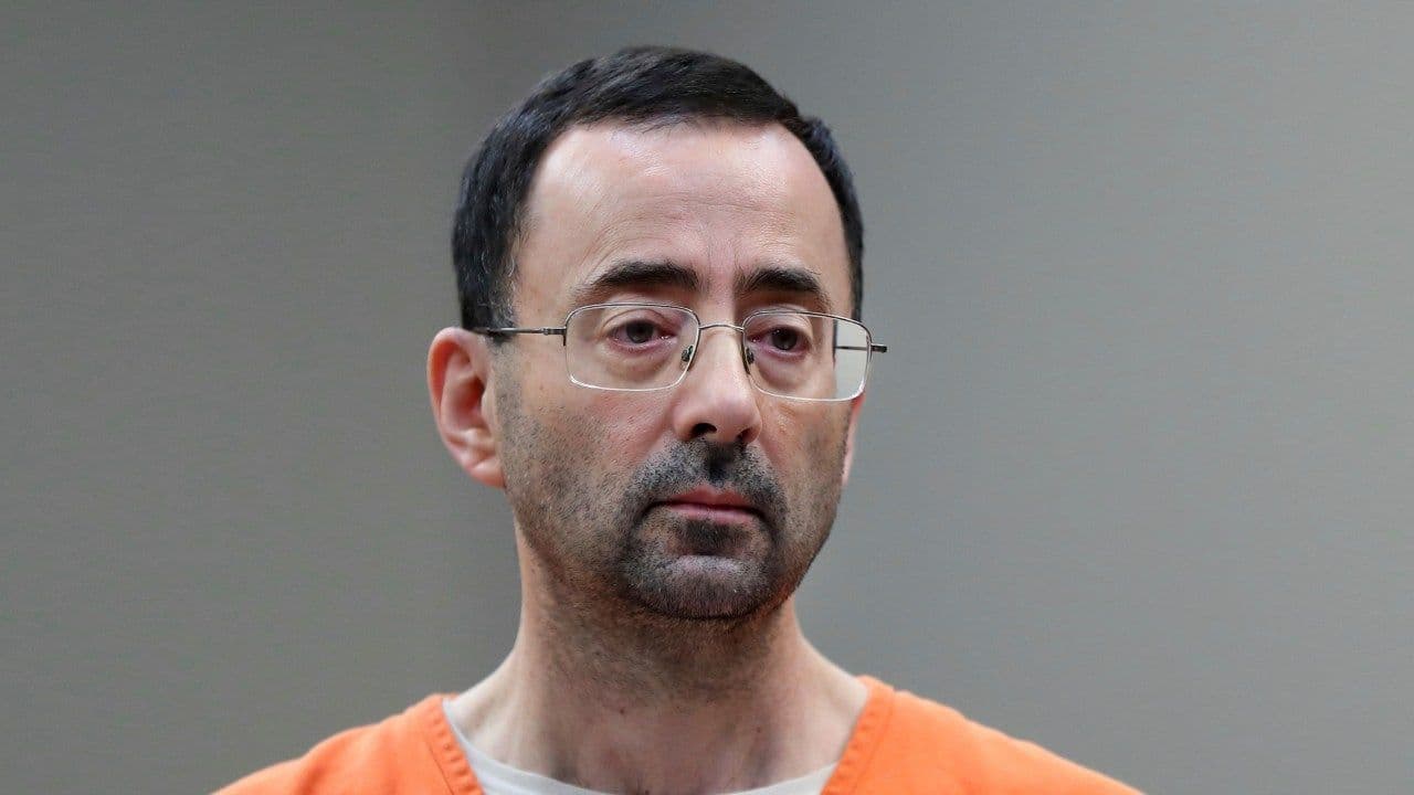 Apuñalan a Larry Nassar, Encarcelado por Abuso Sexual contra Gimnastas de EUA