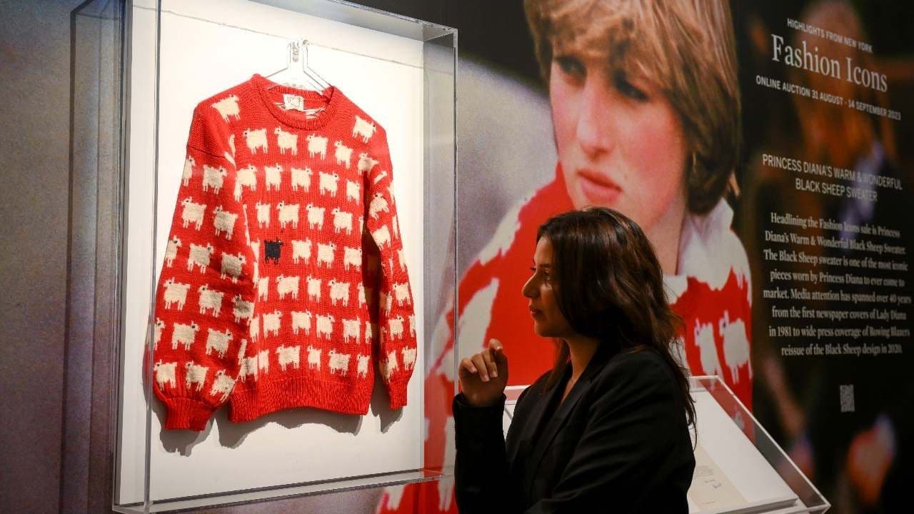 Subastarán Emblemático Suéter con Ovejas de la Princesa Diana
