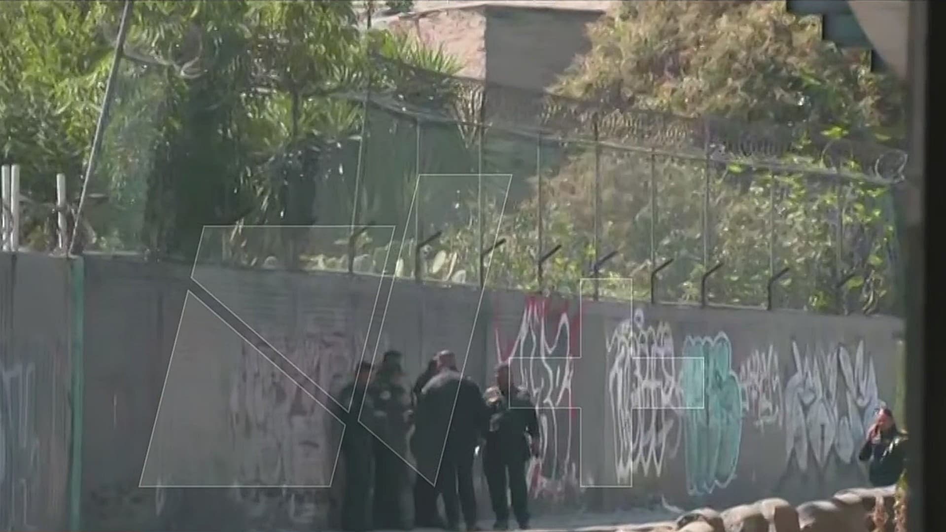 Localizan a Mujer Sin Vida en Bajopuente en Alcaldía Iztacalco, CDMX