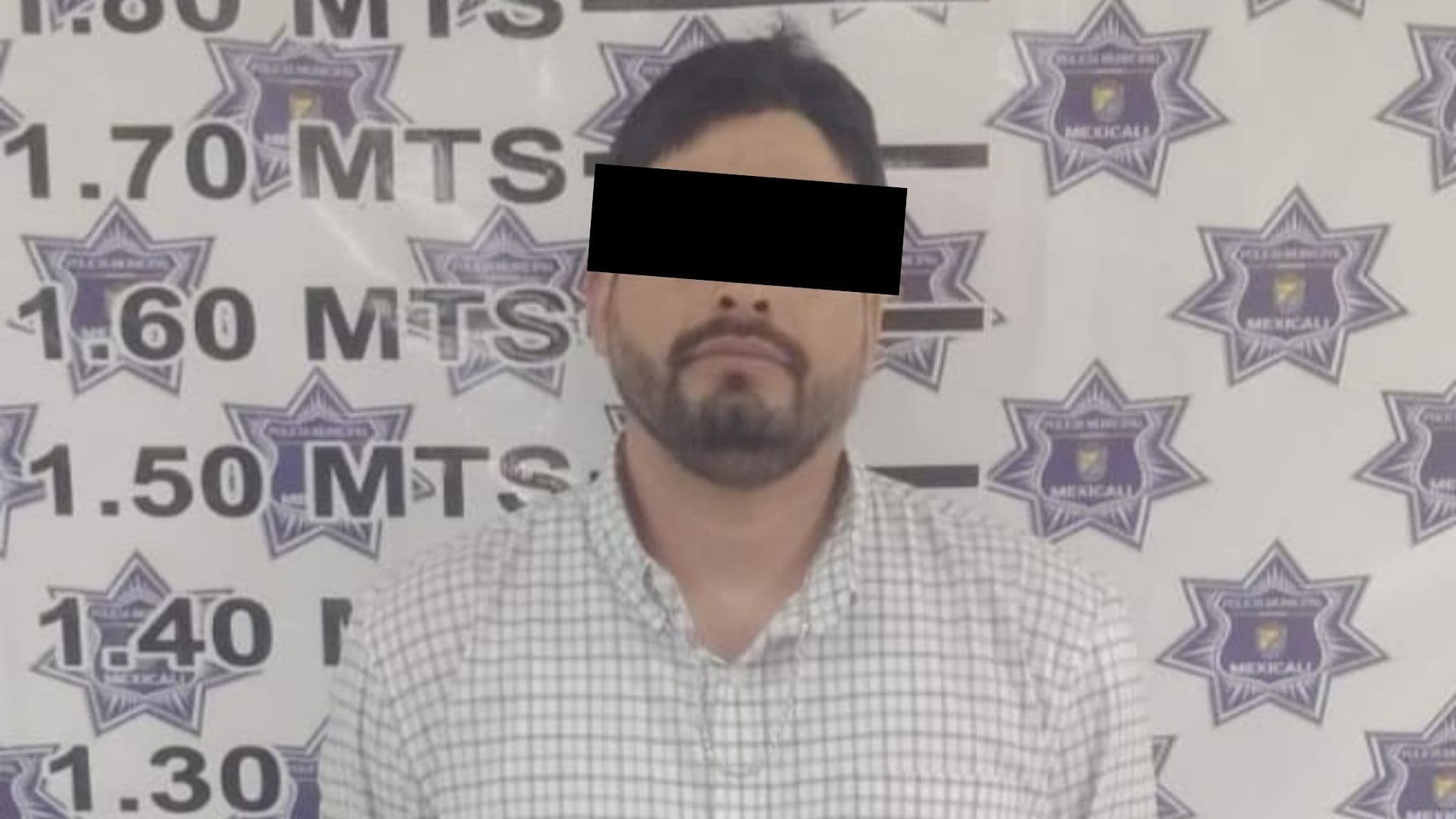 Hombre es Detenido tras una Persecución por Seguir a una Mujer y Chocar una Patrulla en Mexicali