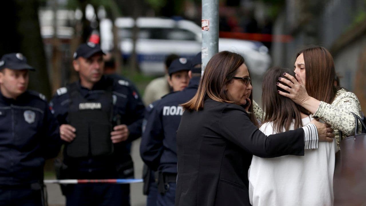 Me Tiré y Fingí Estar Muerta: Sobreviviente a Tiroteo en Escuela de Belgrado