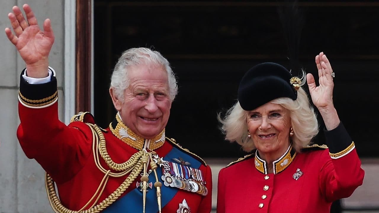 Carlos III Celebra su Primer Cumpleaños Oficial como Rey Británico con Desfile