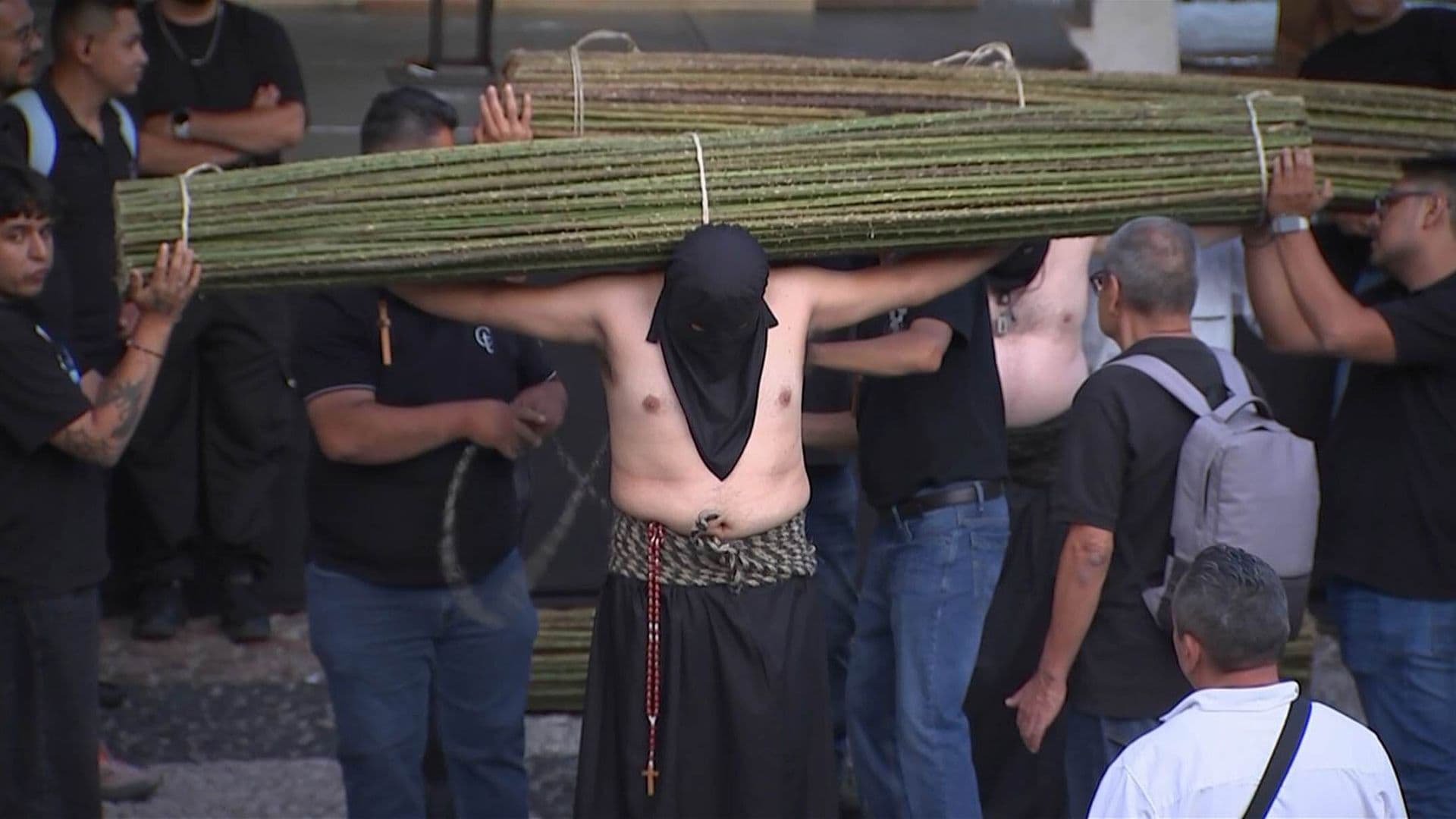 Inicia en Taxco, Guerrero, la Solemne Procesión del Santo Entierro con los "Encruzados"