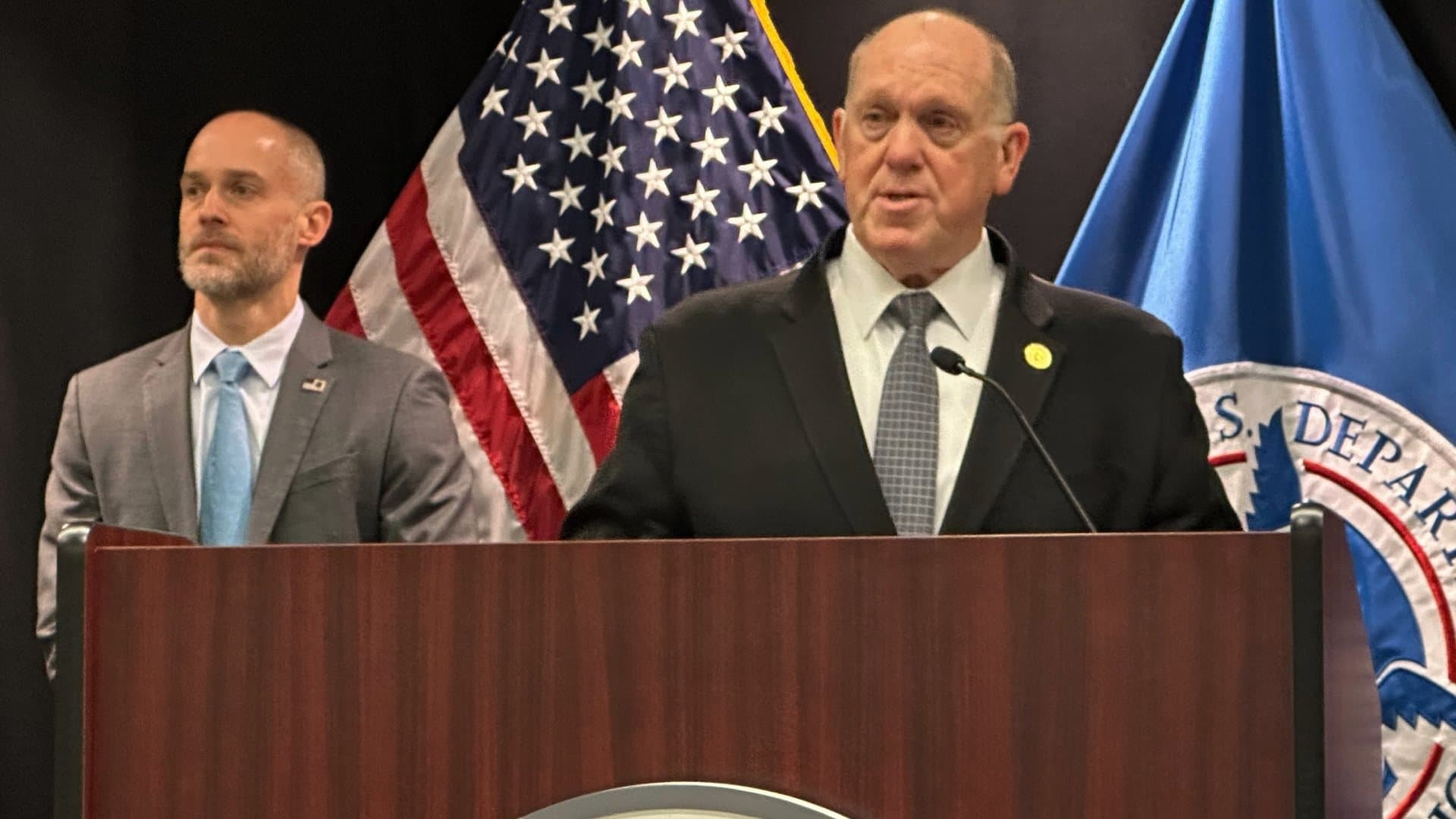 Anuncia Casa Blanca Retiro de Más de 1000 Agentes Migratorios de Minnesota