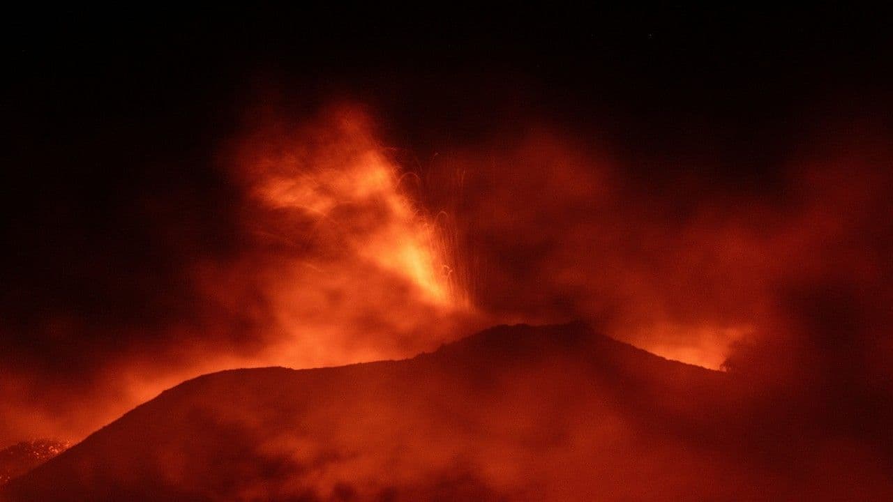 Cierran Aeropuerto de Sicilia por Erupción de Volcán Etna