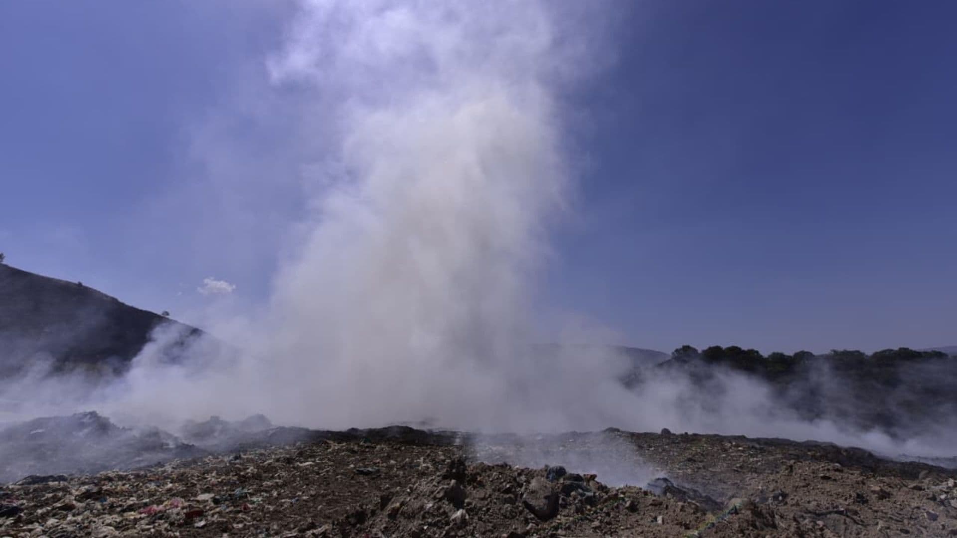 Continúa Incendio en Vertedero de Tequila, Jalisco; Esto se Sabe