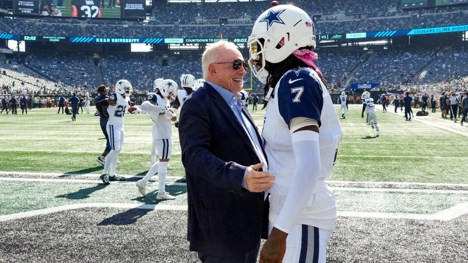 NFL: Multan con 250 Mil Dólares a Jerry Jones, Dueño de los Vaqueros de Dallas, por Seña Obscena