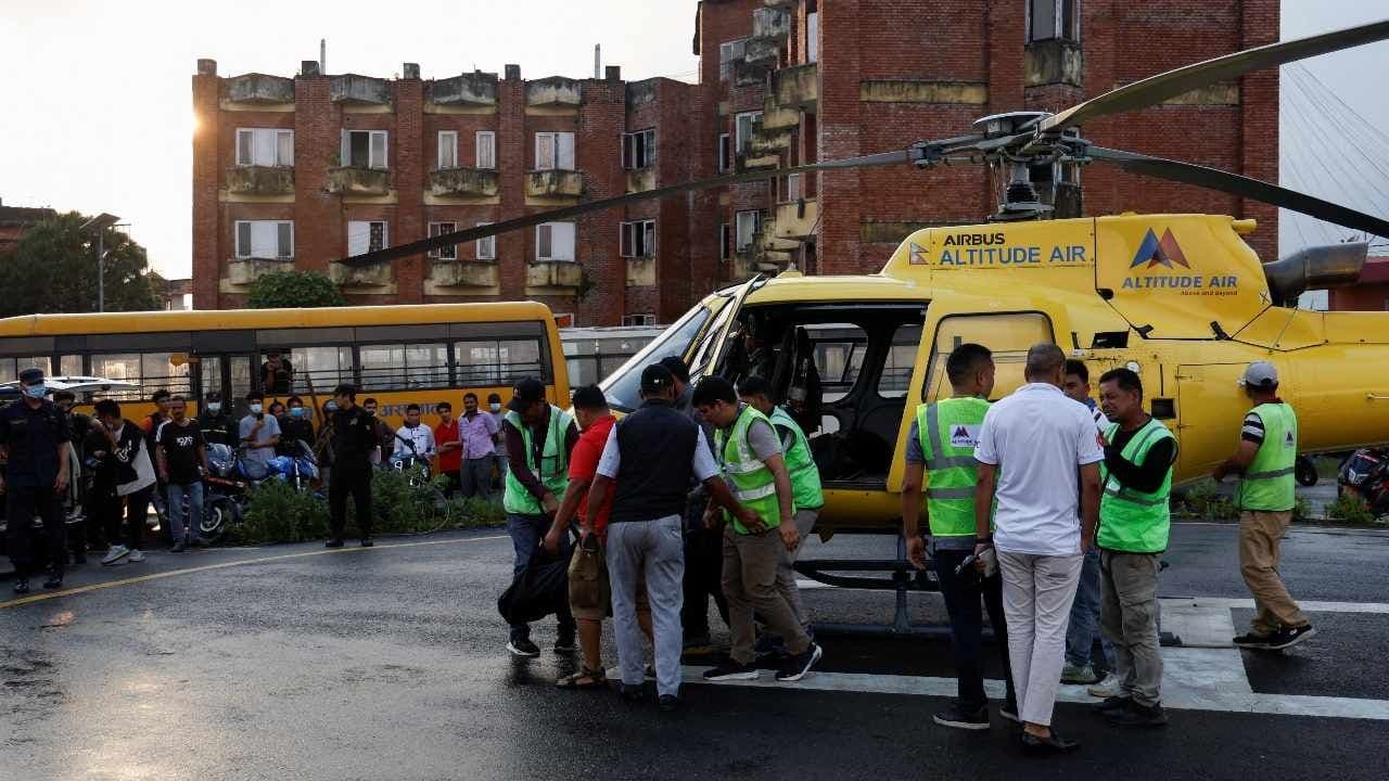 Restos de Familia Muerta en Accidente cerca del Everest, Trasladados a México