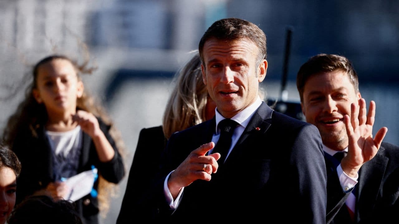 Macron Anuncia Retiro de Tropas de Francia de Níger tras Golpe de Estado
