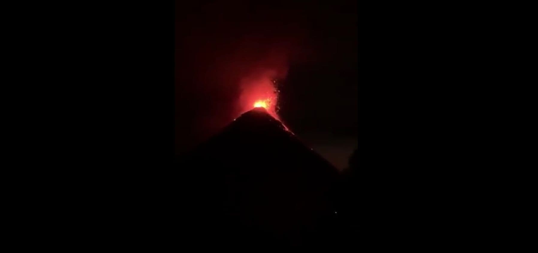 Volcán de Fuego en Guatemala Entra en Fase de Erupción