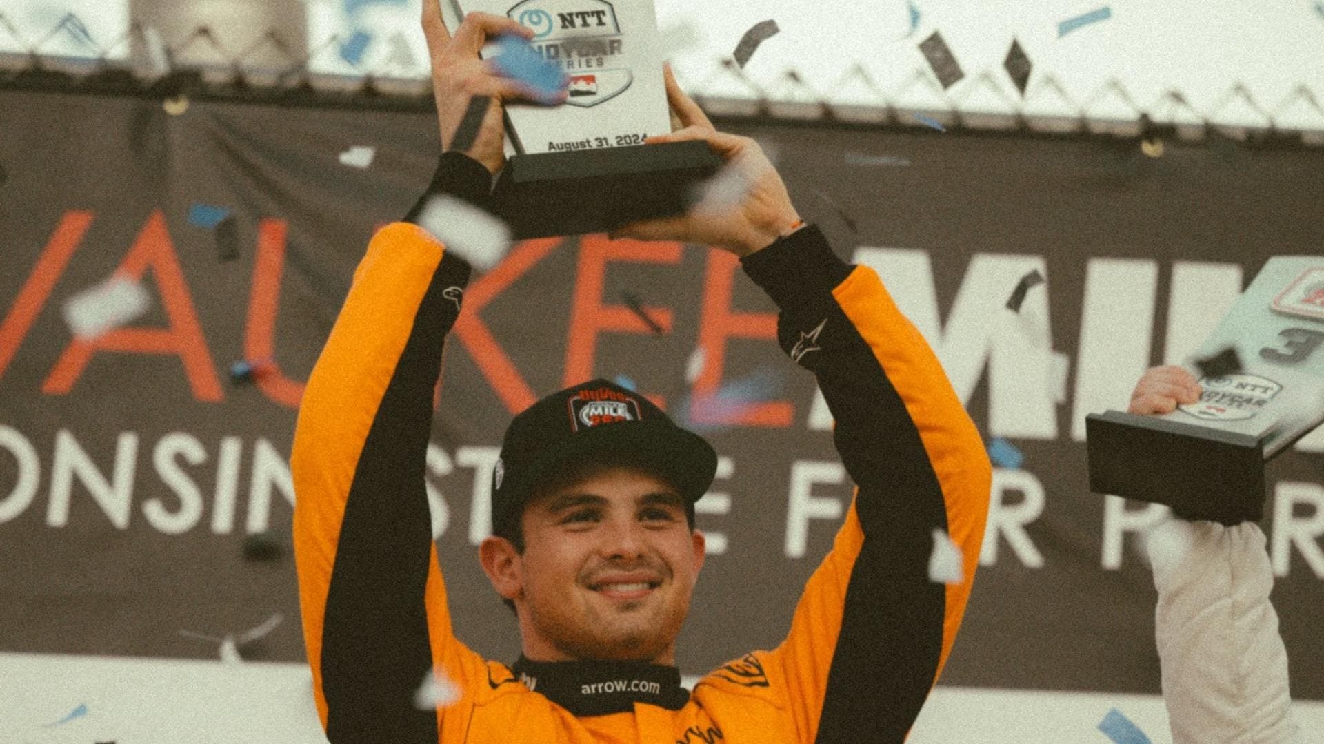 Pato O’Ward Gana en Milwaukee y Consigue Tercer Victoria de este Año en IndyCar