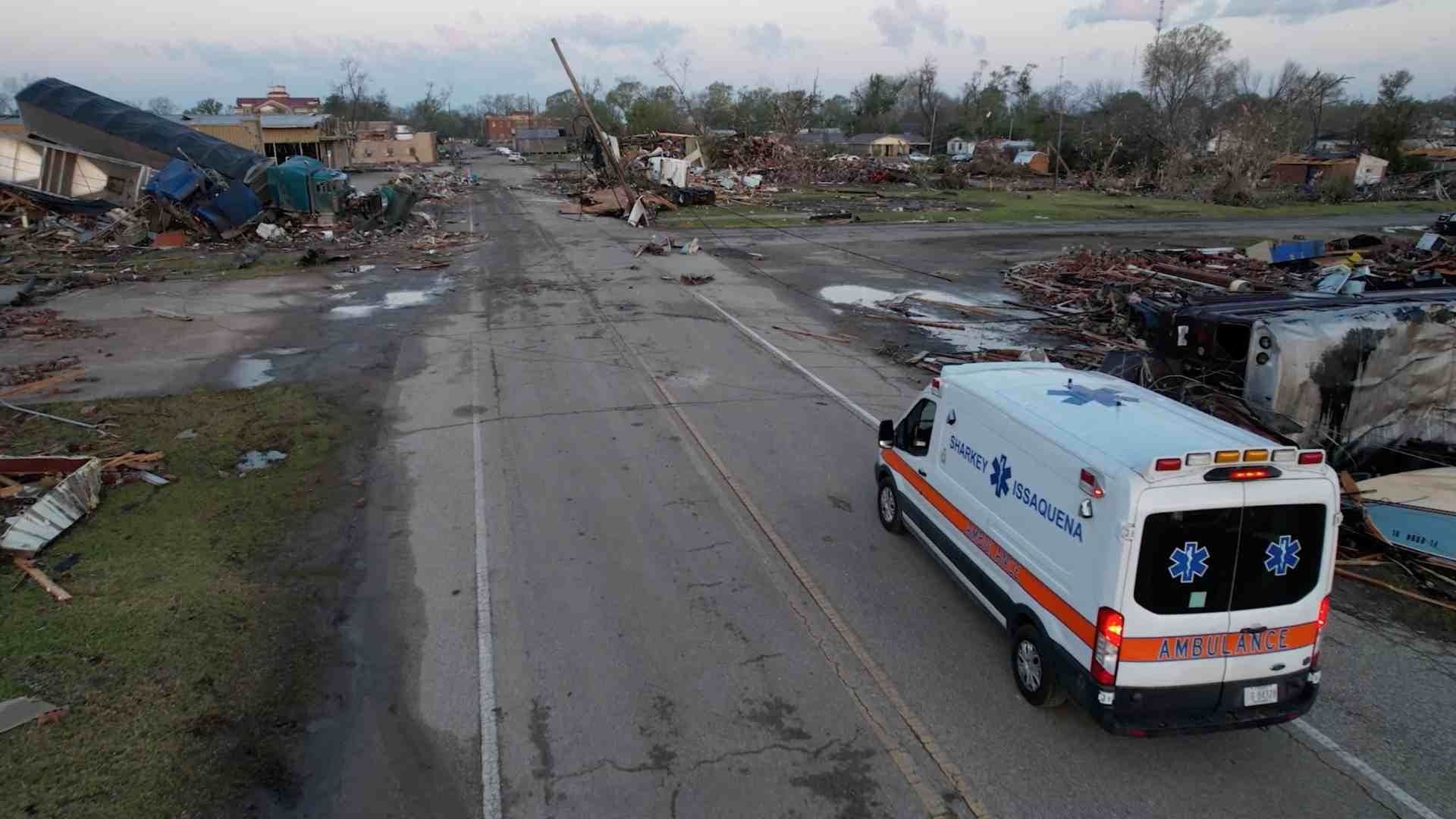 Devastador Tornado en Misisipi Deja al Menos 23 Muertos