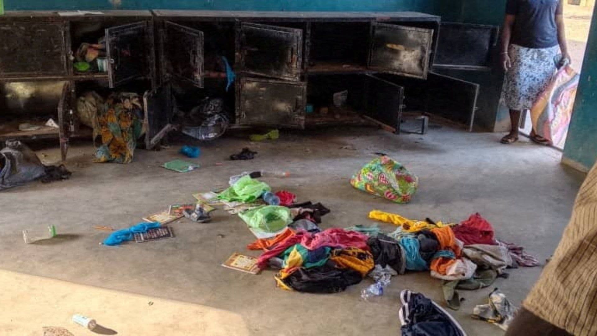 Escapan 50 Alumnos Secuestrados en Escuela de Nigeria Mientras Continúan Operativos de Rescate