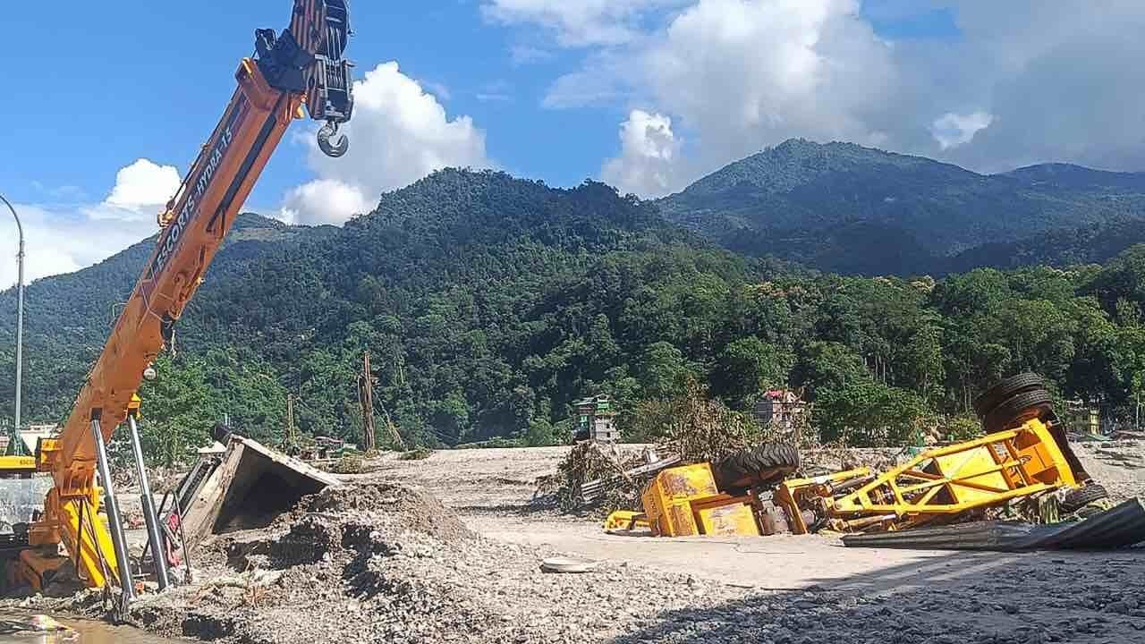 Desborde de Lago Glaciar en la India Deja 77 Muertos y 100 Desaparecidos