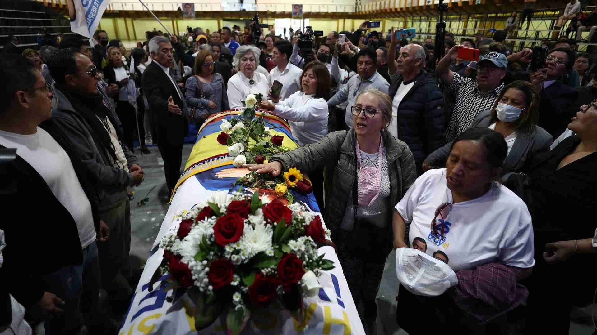 Hacen Velorio Público a Villavicencio en Medio de Tensión Familiar