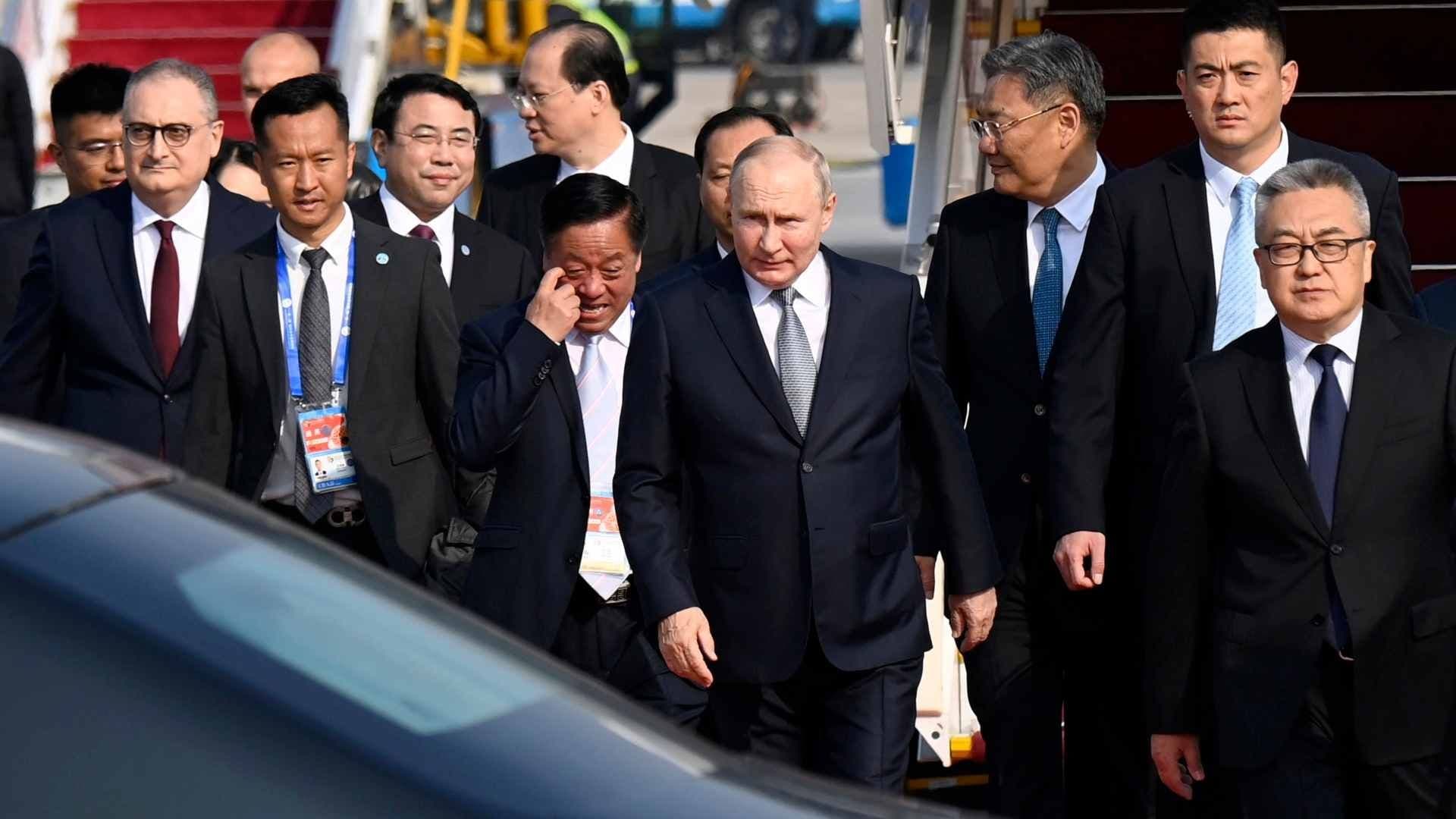 Vladimir Putin aterriza en Pekín para Reunirse con Xi Jinping