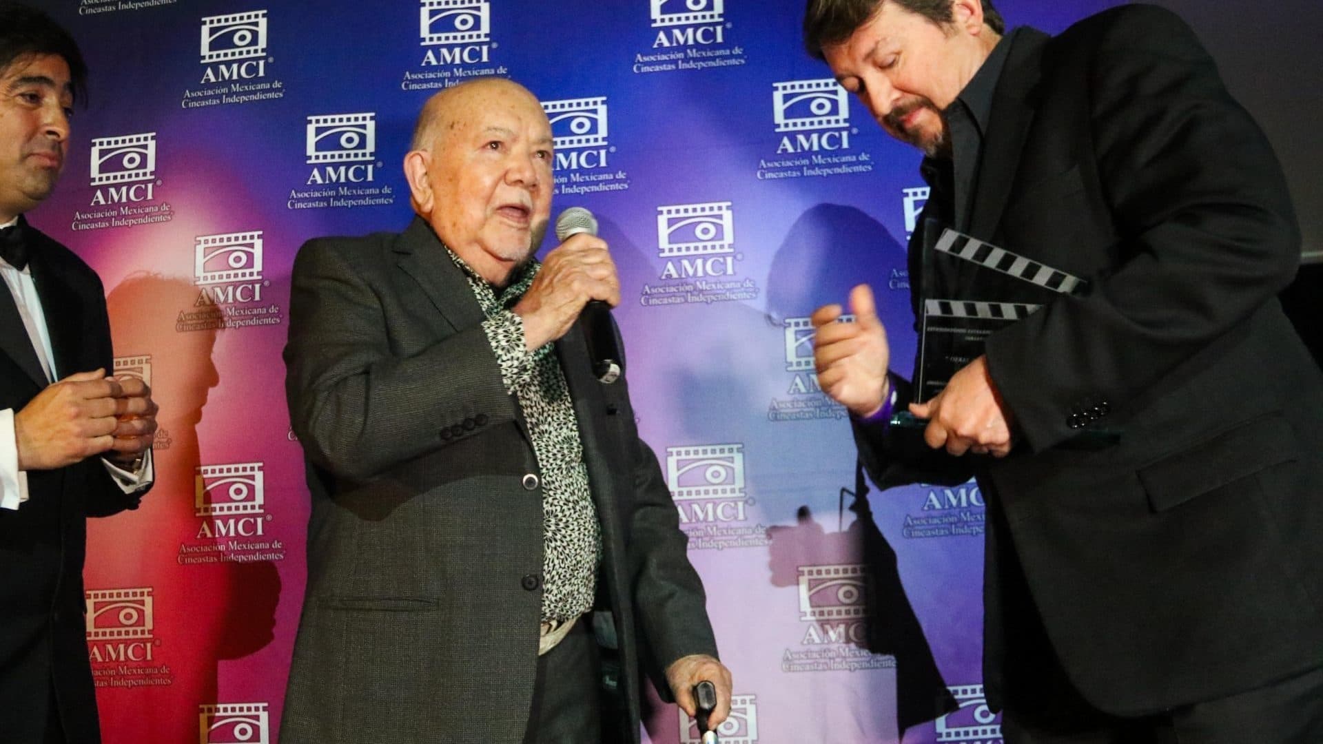 Sergio Corona Recibe Homenaje y Reconocimiento por su Trayectoria, con 96 Años de Edad