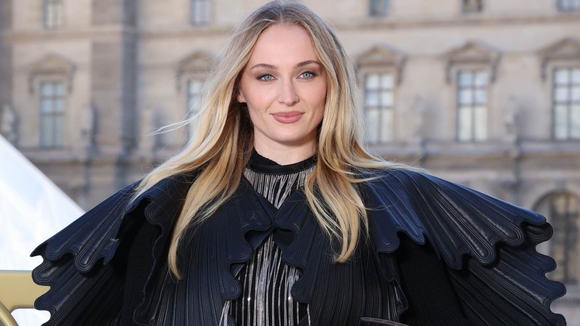 Primera Imagen de Sophie Turner como Lara Croft: ¿Qué Sabemos de la Serie?