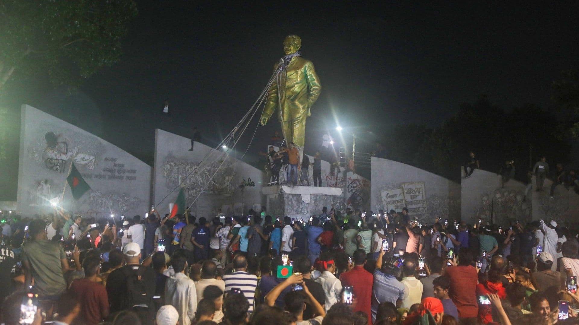 Video | Manifestantes Intentan Derribar Estatua del Jeque Mujibur Rahman, Fundador de Bangladesh