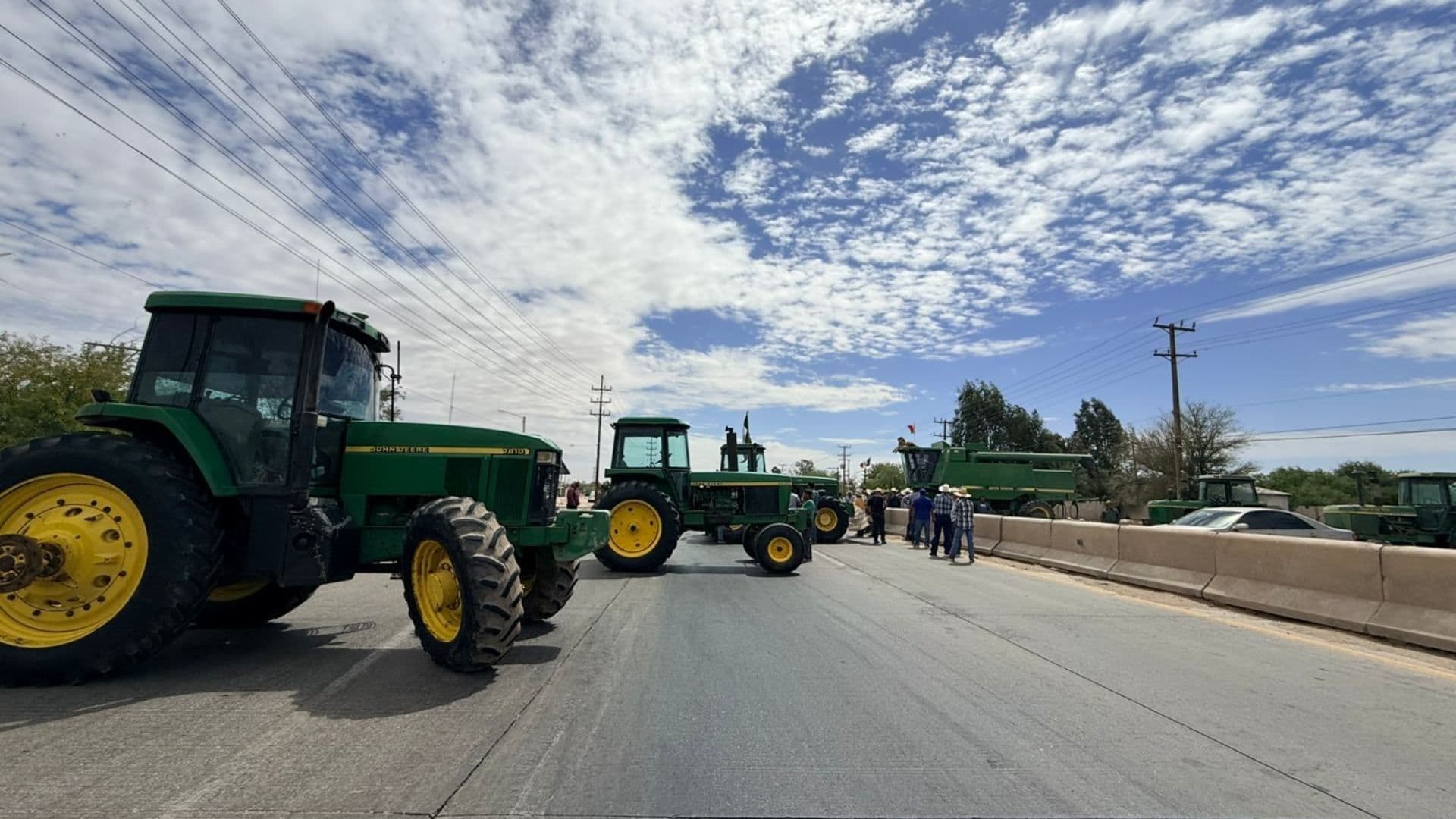 Productores del Valle de Mexicali se Unen a Paro Nacional: Cierran Carretera Hacia Sonora