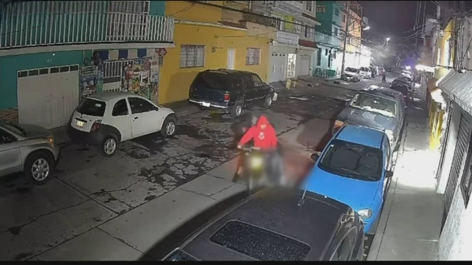 VIDEO | Captan a Sujetos Abandonando un Cuerpo en Plena Calle de Naucalpan; Es el Segundo Caso