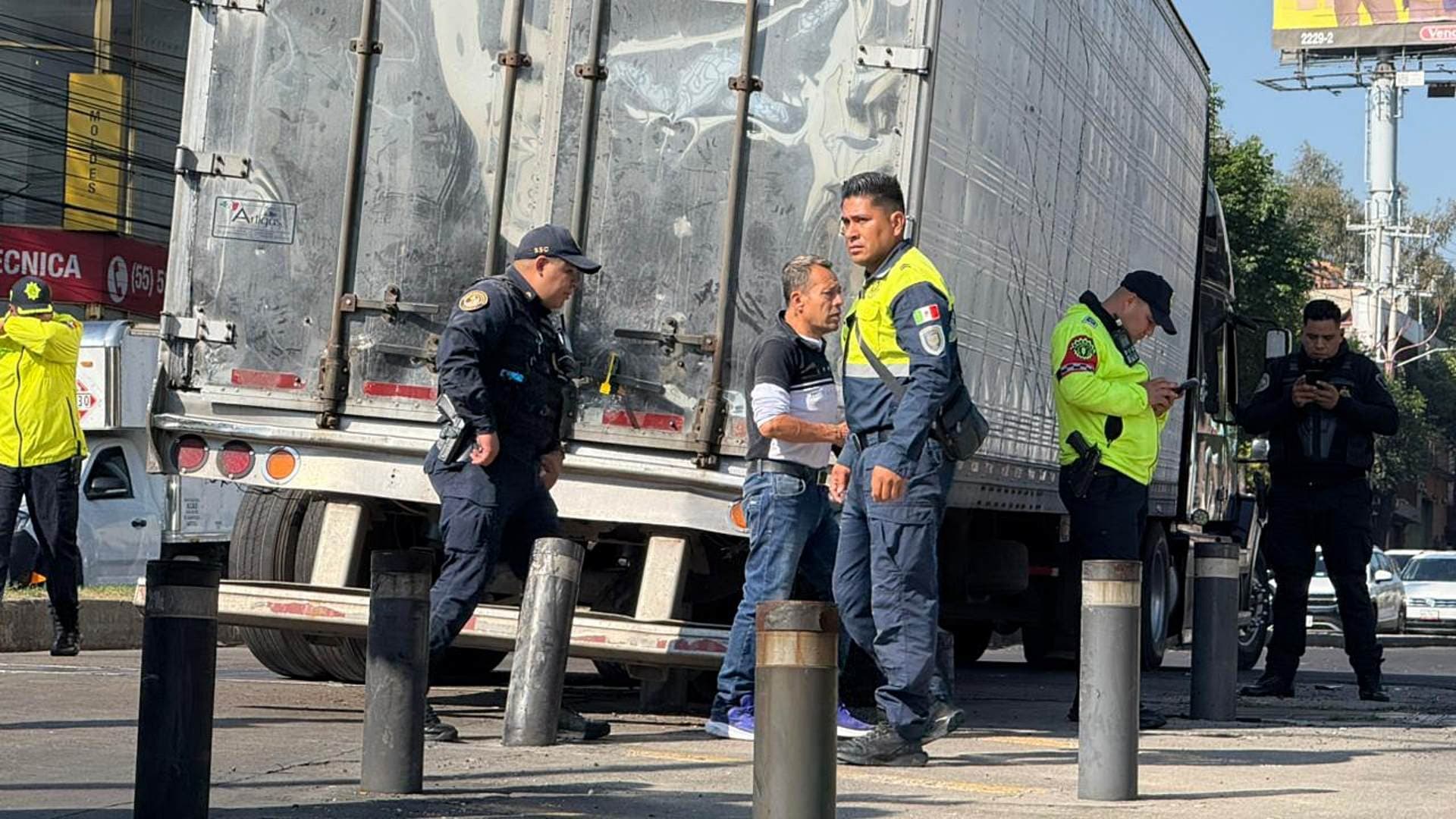¿Qué Pasó en Constituyentes Hoy? Tráiler Varado por Accidente Genera Severo Caos Vial en CDMX