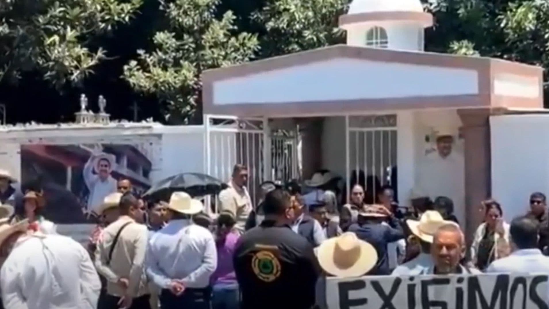 Grecia Quiroz Recuerda a Carlos Manzo en Homenaje por su Cumpleaños