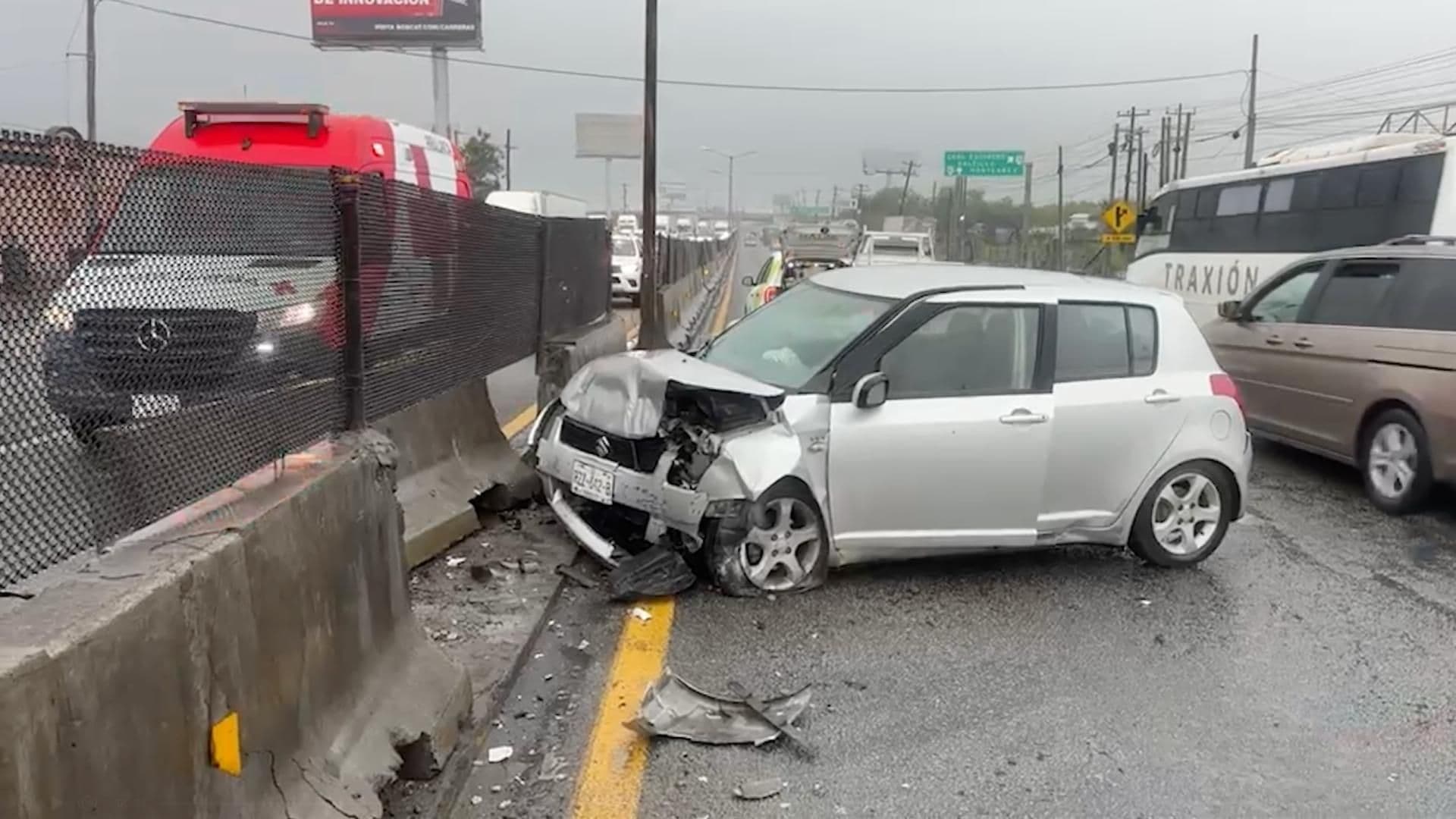 Choque Múltiple Deja Dos Heridos y Tres Conductores Detenidos en Carretera a Laredo, Nuevo León