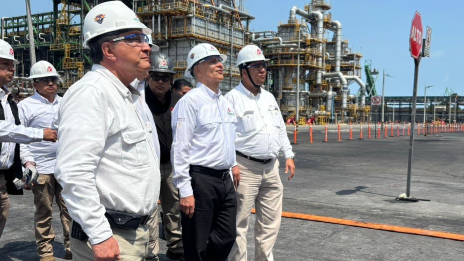 Refinería de Dos Bocas Opera con Normalidad mientras Investigan Causa de Incendio: Pemex