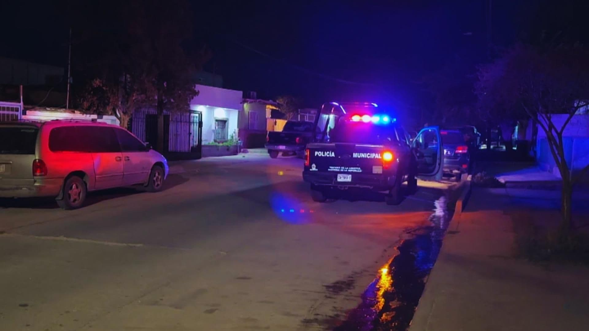 Incendian Vehículo en el Fraccionamiento Lomas de San José en Ciudad Juárez