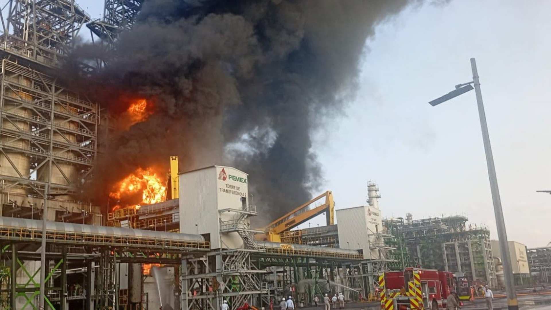 Fotos del Incendio en Dos Bocas: Así Fue el Operativo de la Marina en Refinería Olmeca