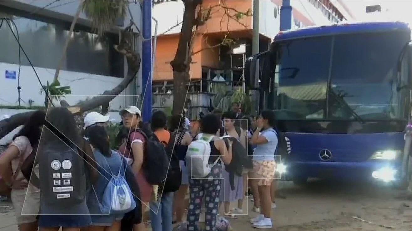 Primeros Desalojos de Turistas de Acapulco fue con 150 Autobuses: Luis Cresencio Sandoval