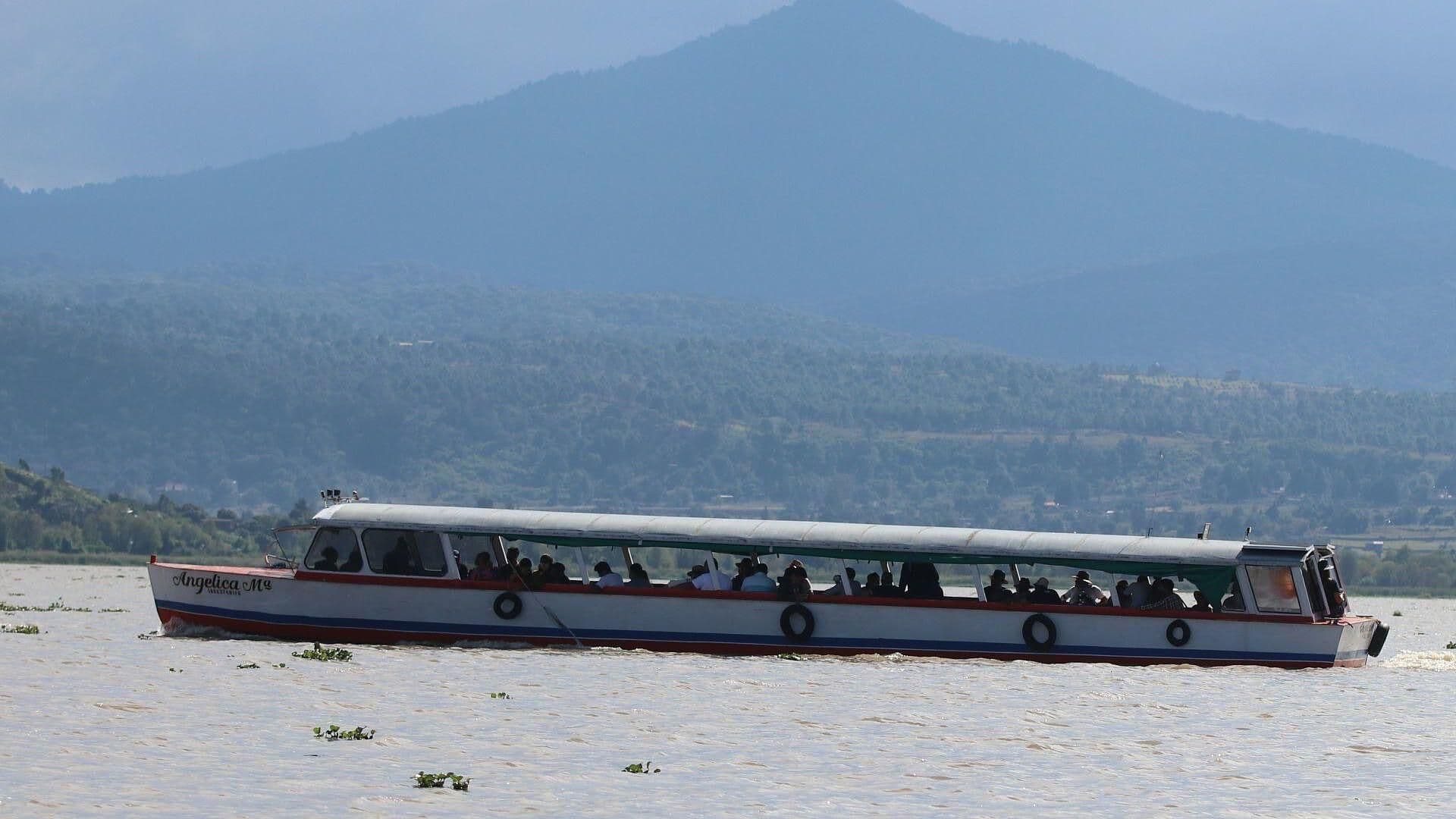 Tormenta Deja Varados a 150 Turistas en Lago de Pátzcuaro