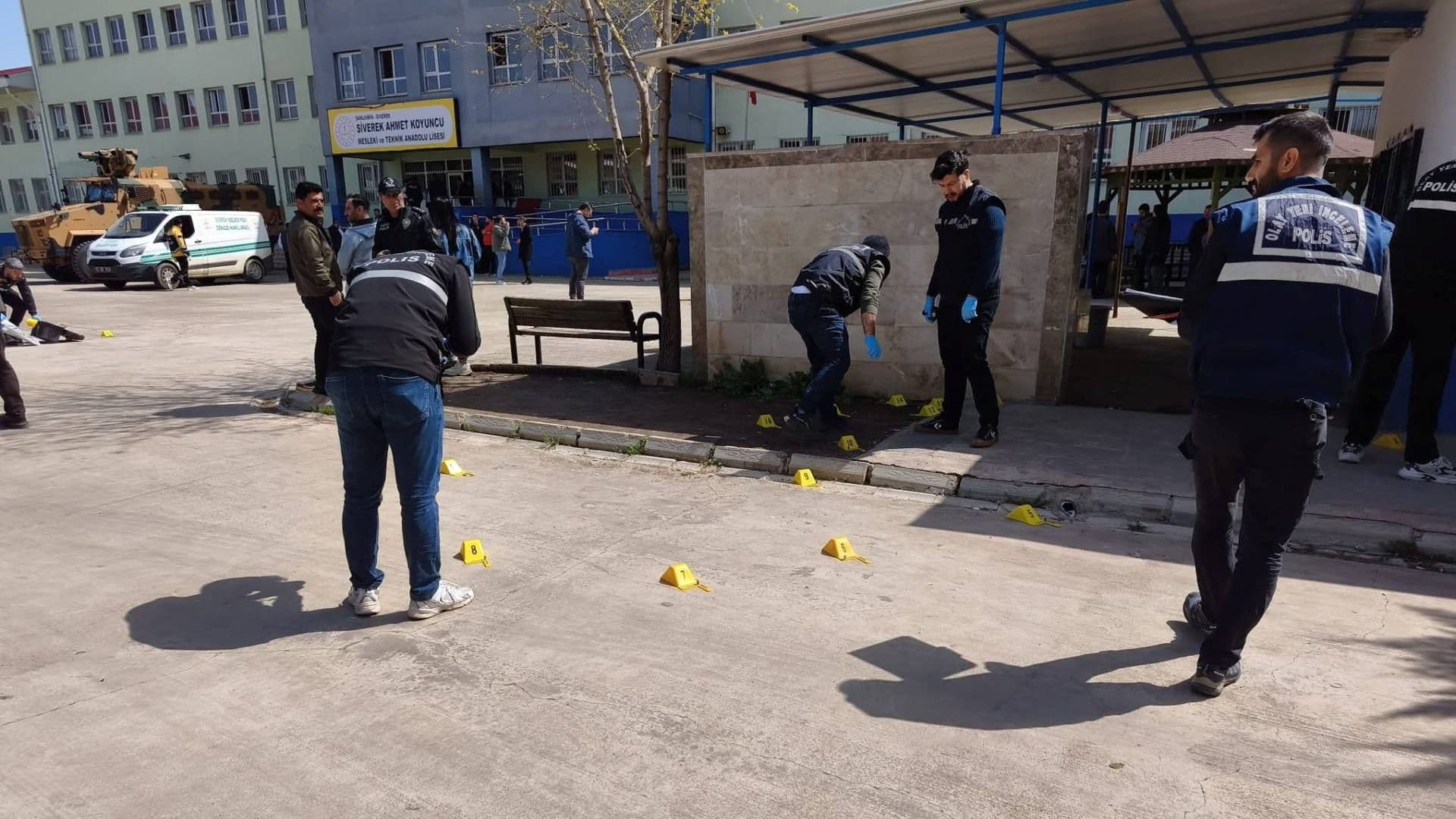 Joven Abre Fuego en Secundaria en Turquía y Hiere al Menos a 16 Personas