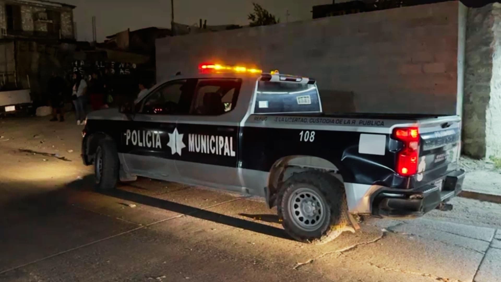 Conductor Se Da a la Fuga Tras Arrollar a un Adulto Mayor en Motocicleta en Cd. Juárez
