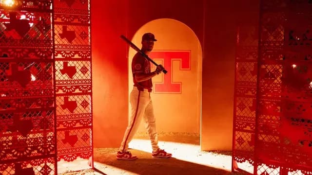 Los Rangers también simularon el papel picado con el que se adornan los festejos patrios en México. Foto X: @Rangers
