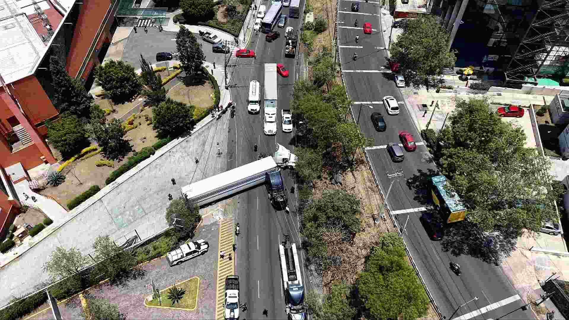 Así se Ve el Colapso de la Pichacho-Ajusco Desde el Aire; Tráiler Descompuesto Provoca Tráfico