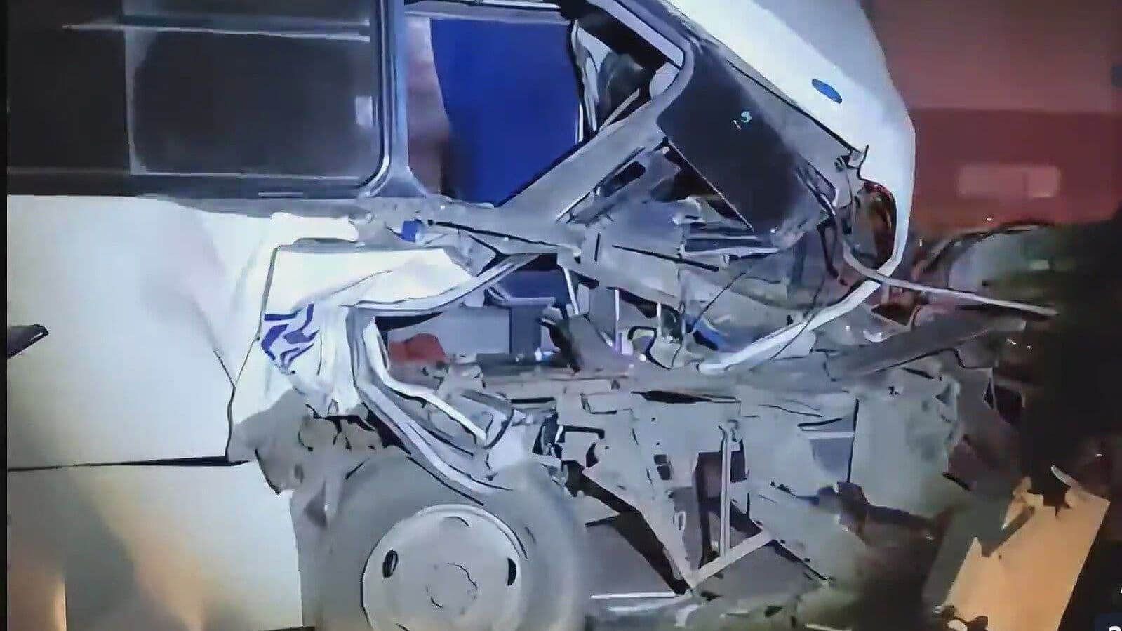 Deja 18 Lesionados Choque de Transporte de Personal y Tráiler en Apodaca