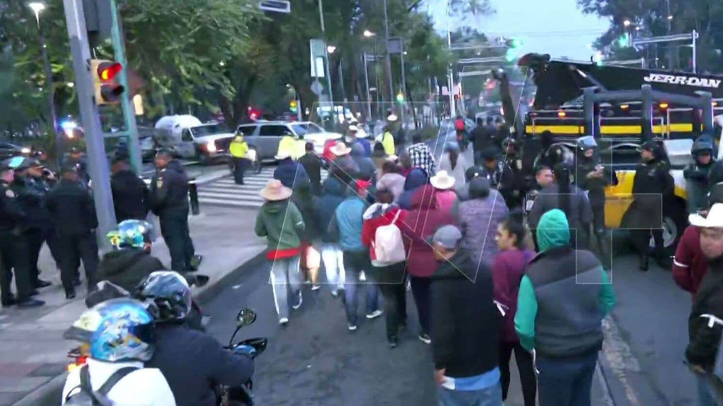 ¿Qué Pasó en Reforma Hoy? Campesinos Colapsan Ambos Sentidos de la Vialidad