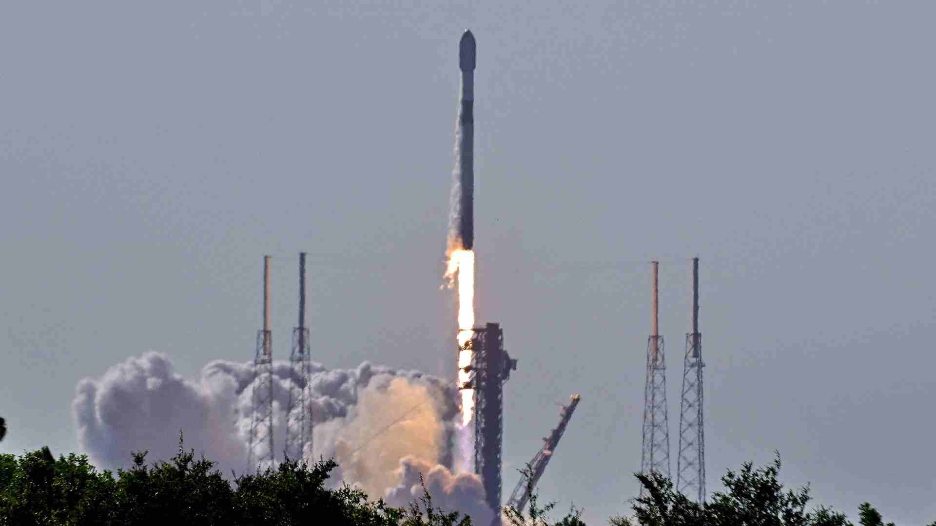 Constelaciones de Satélites de Empresas como SpaceX Contaminan, pero Nadie Les Regula: Expertos
