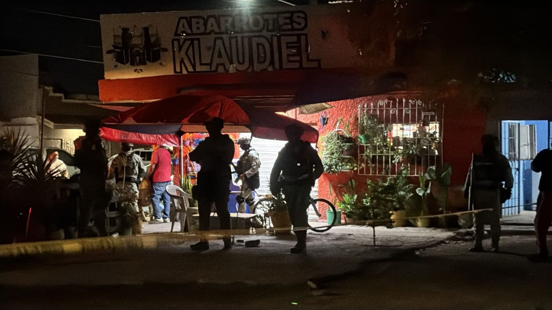 Asesinan a 2 Mujeres y Hieren 3 Personas Más Afuera de Tienda de Abarrotes en Culiacán.