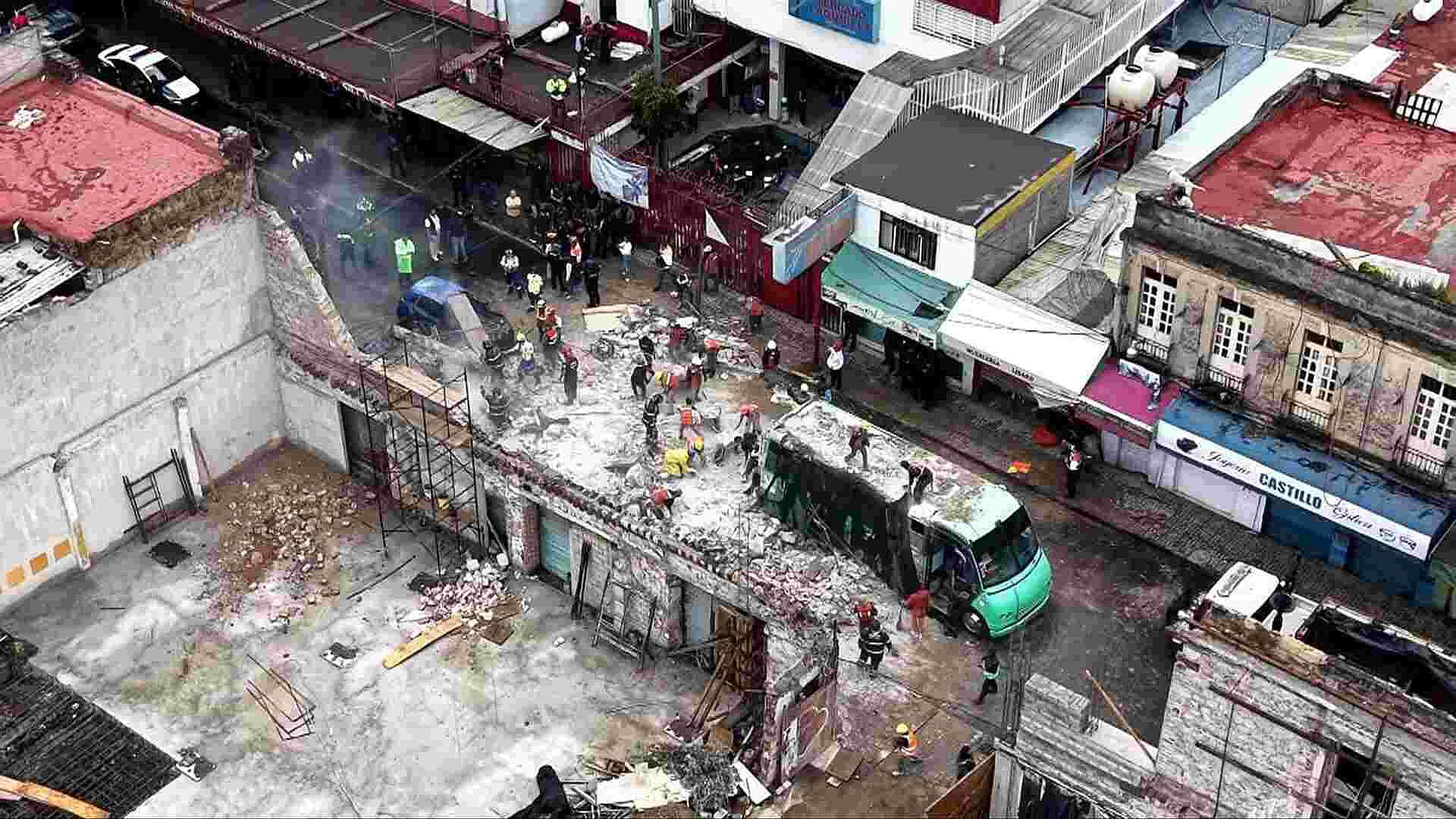 Cae Barda en Calle Allende en Centro Histórico, CDMX; Así Lucen las Labores Desde el Aire